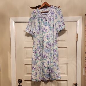 Leisure Life Robe Duster Lightweight Purple Green 2 On Pockets Front Ribbon Trim